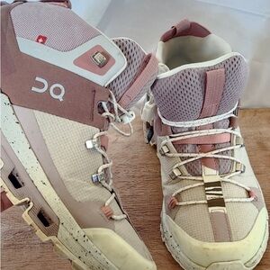 On Cloudwalkers Women's pink Multi Trainers
